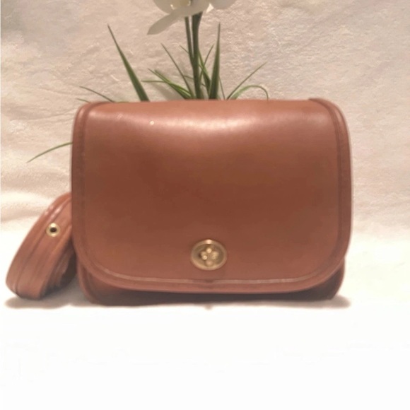 💚Vintage Coach British Tan
Lagacy Small Flap 9965🩷 - Picture 1 of 16